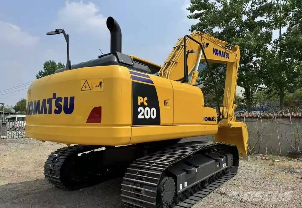 Komatsu PC 200-8 Roomikekskavaatorid