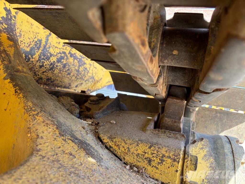 Komatsu D37 PX-23 Buldooserid