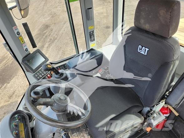CAT 930M Rataslaadurid