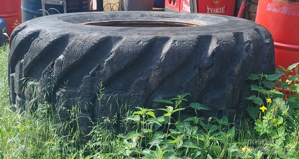 Komatsu 895 Rehvid, rattad ja veljed