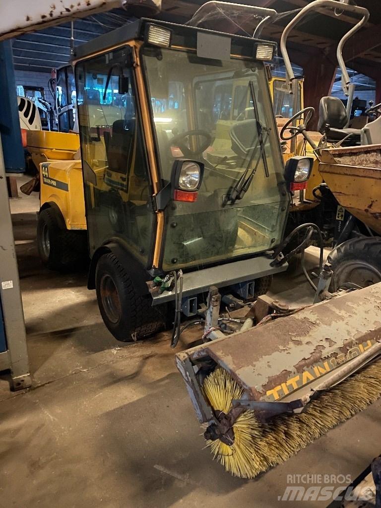 Belos Trans Pro 44 Kommunaalteenuste traktorid