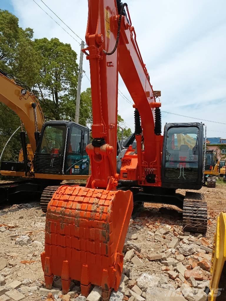 Hitachi ZX 135 Roomikekskavaatorid