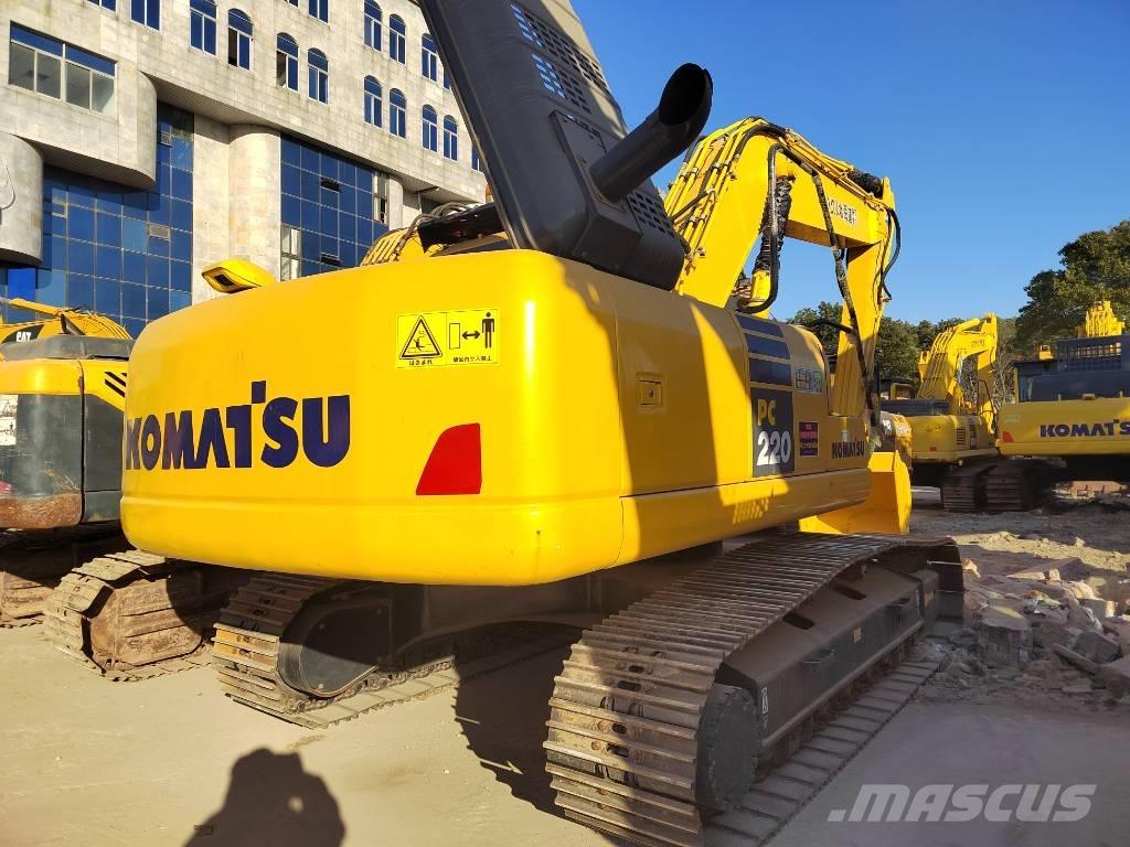 Komatsu PC 220-7 Roomikekskavaatorid