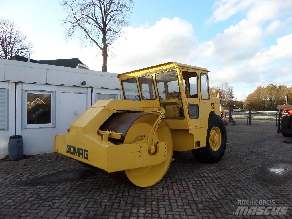 Bomag BW 211 AD Ühe trumliga rullid