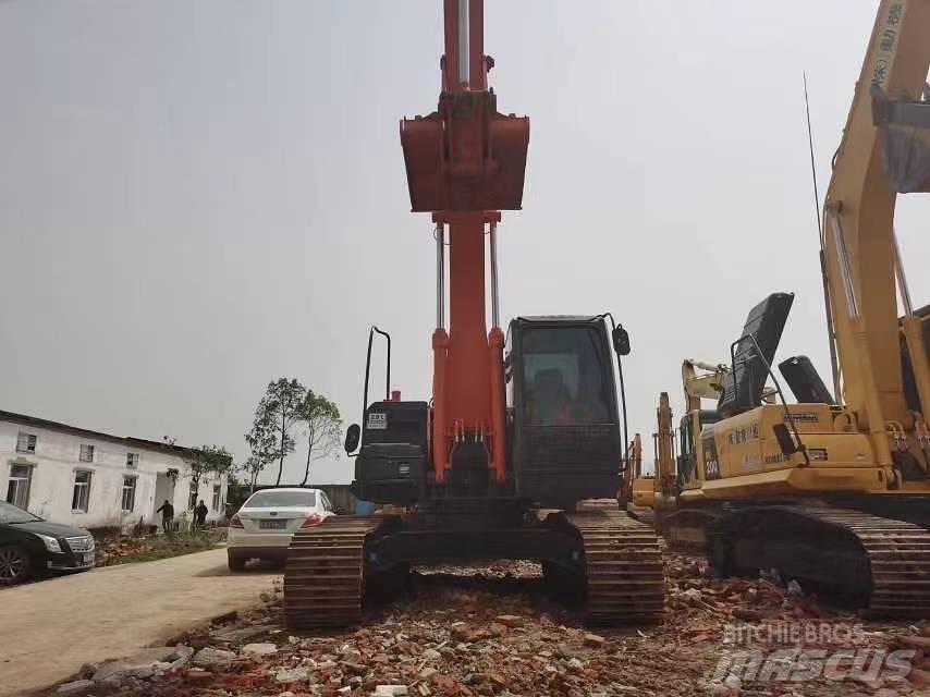 Hitachi ZX 210 Roomikekskavaatorid