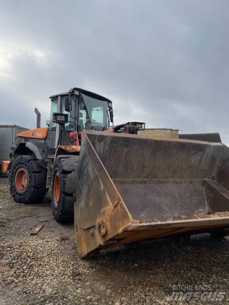 Hitachi ZW 180-5 Rataslaadurid
