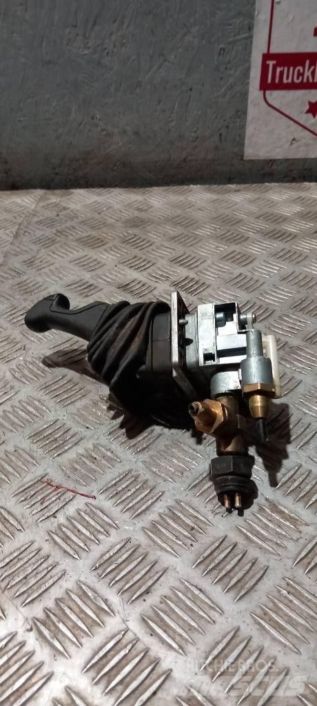 Scania S 94     1324425 Kabiinid