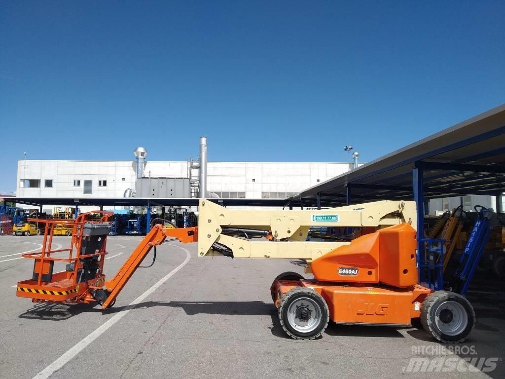 JLG E 450 AJ Iseliikuvad poomtõstukid