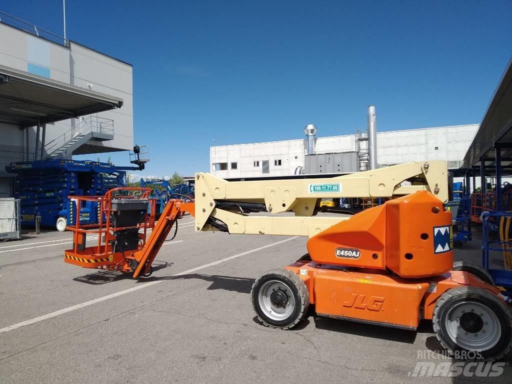 JLG E 450 AJ Iseliikuvad poomtõstukid