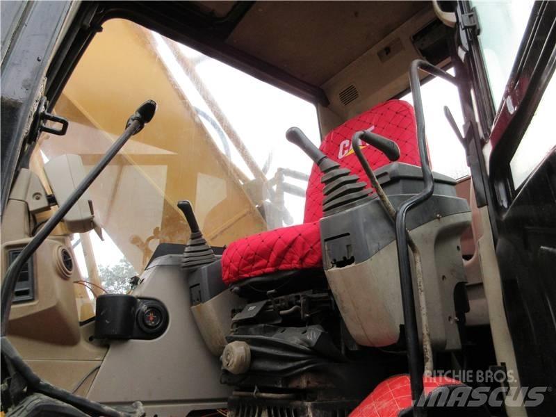 CAT 330 D Roomikekskavaatorid