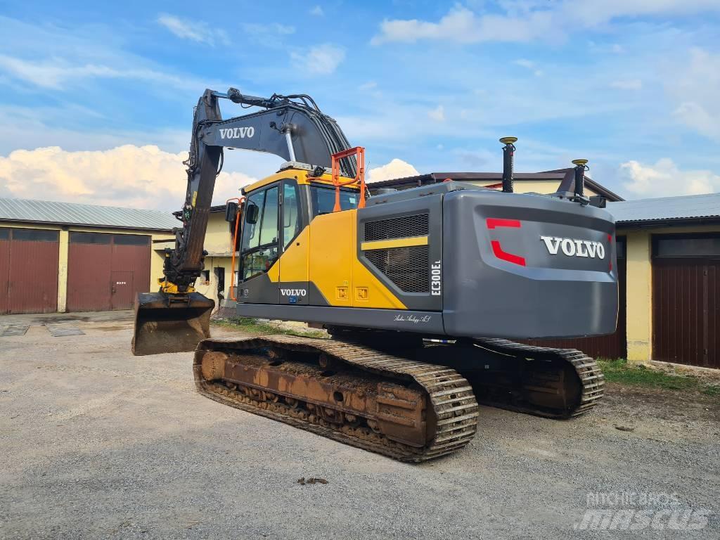 CAT 320 FL Roomikekskavaatorid