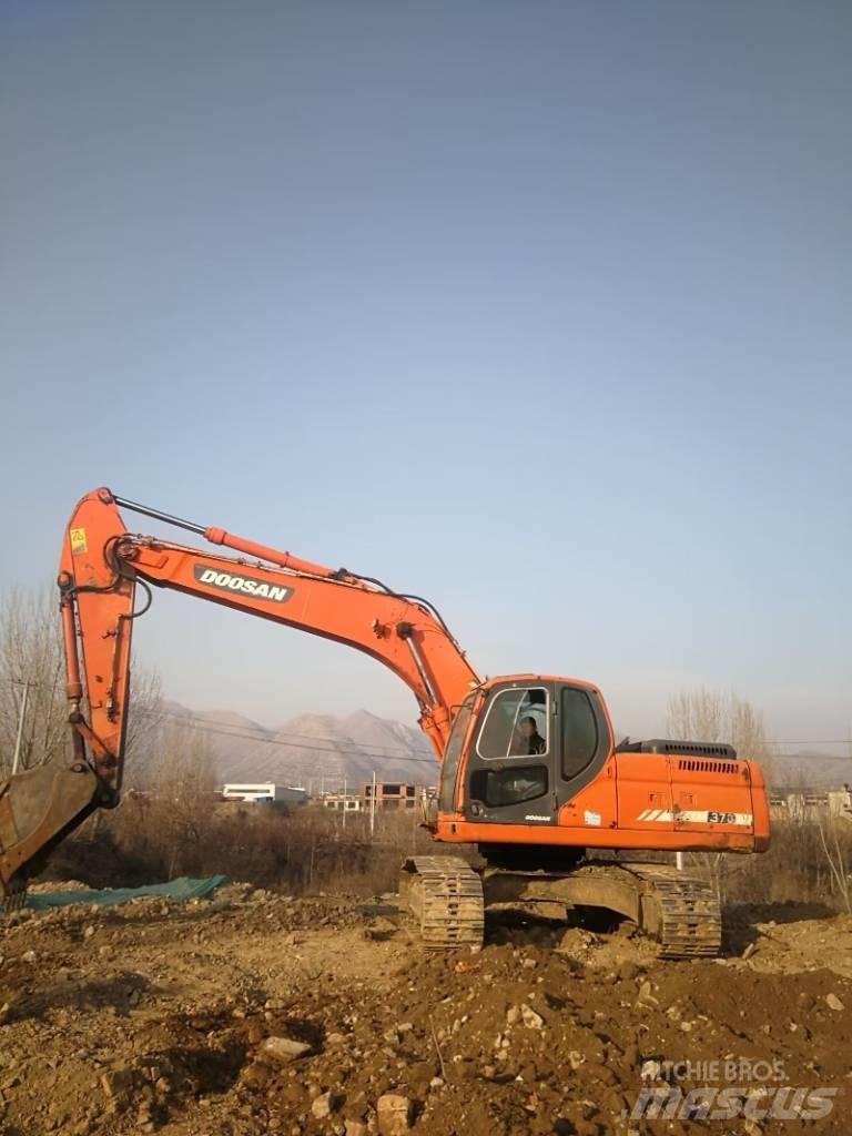 Doosan DX 225 Roomikekskavaatorid
