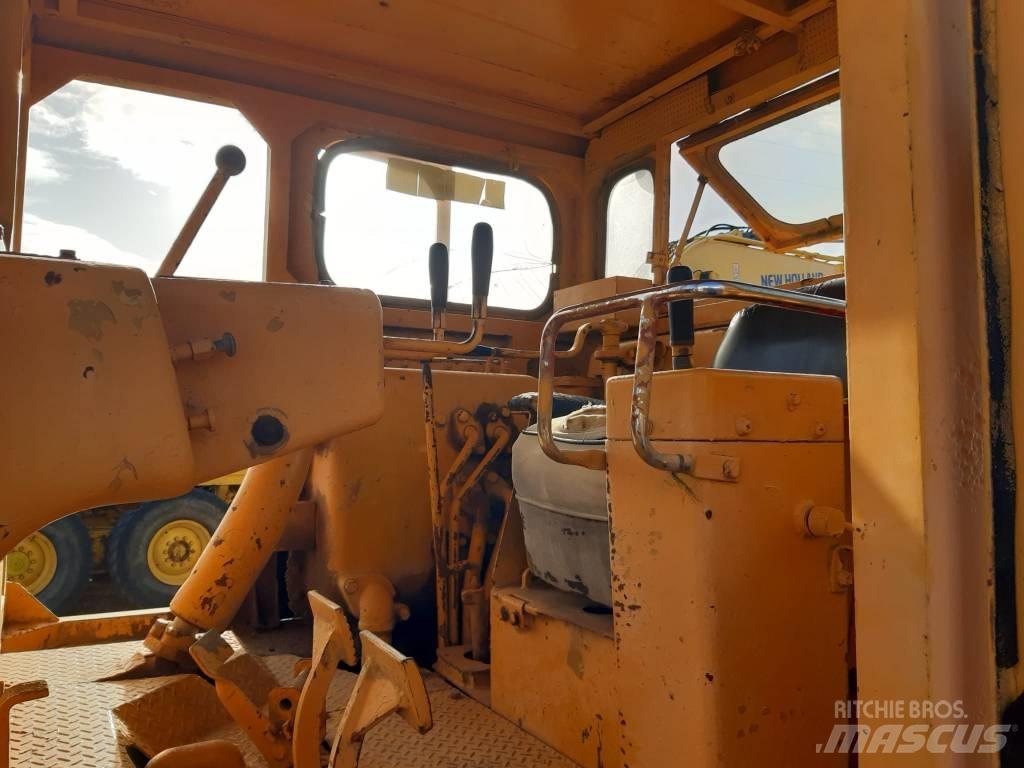 Komatsu D 85 E-12 Buldooserid