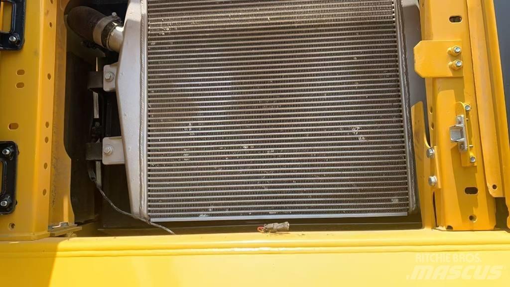 Komatsu PC 450-8 Roomikekskavaatorid