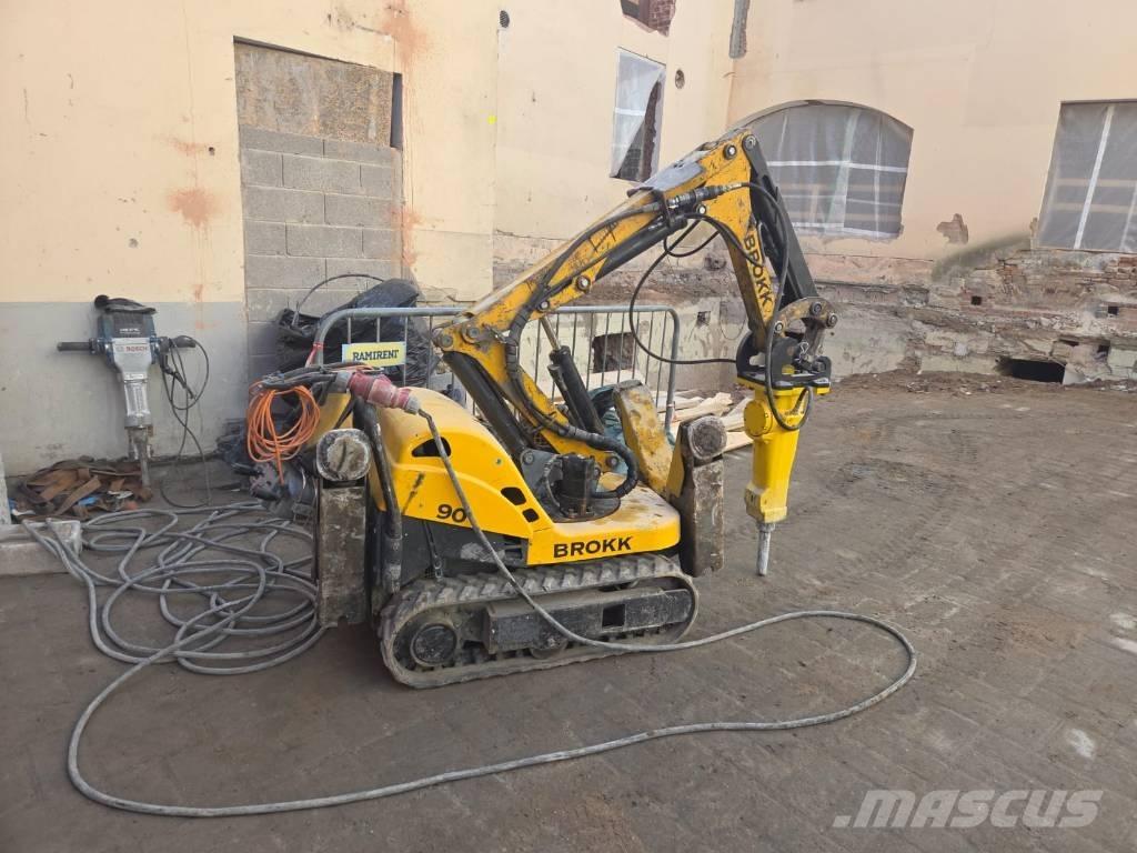 Brokk 90 Lammutusekskavaatorid
