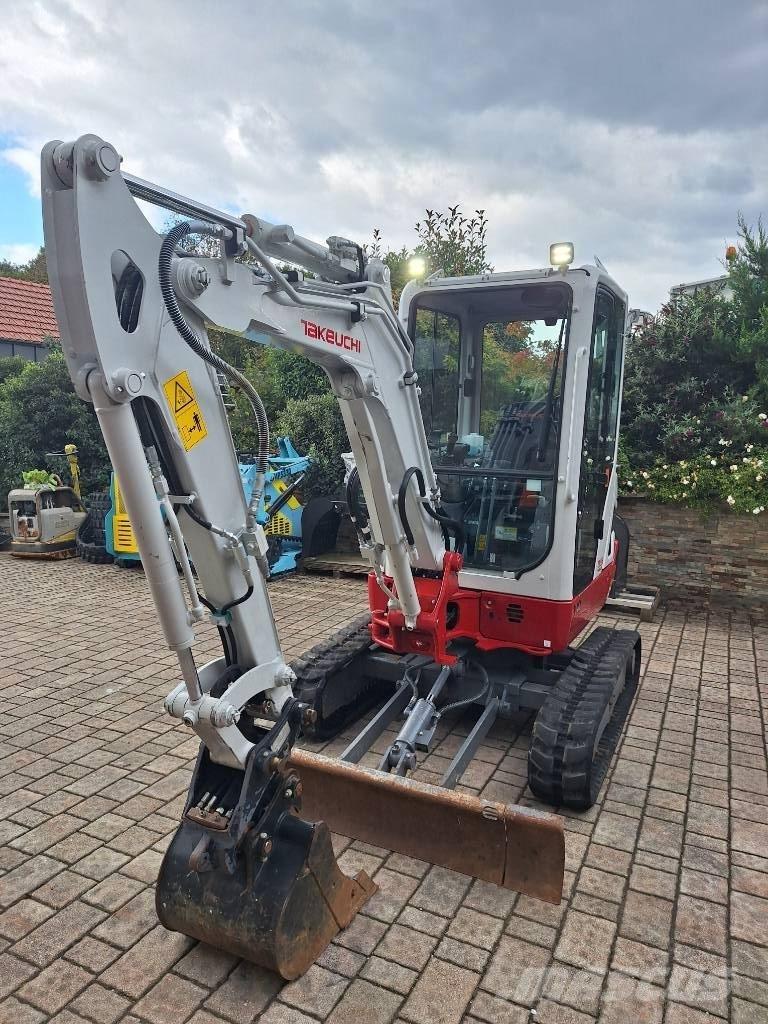 Takeuchi TB 225 Miniekskavaatorid < 7 t