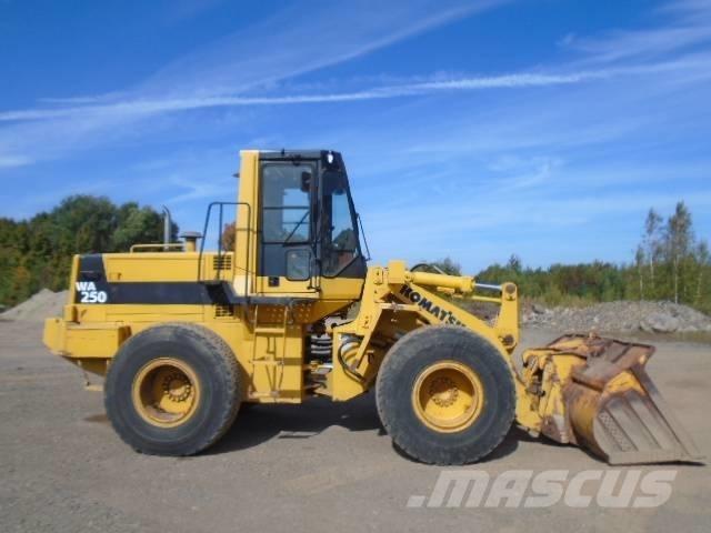 Komatsu WA 250 Rataslaadurid