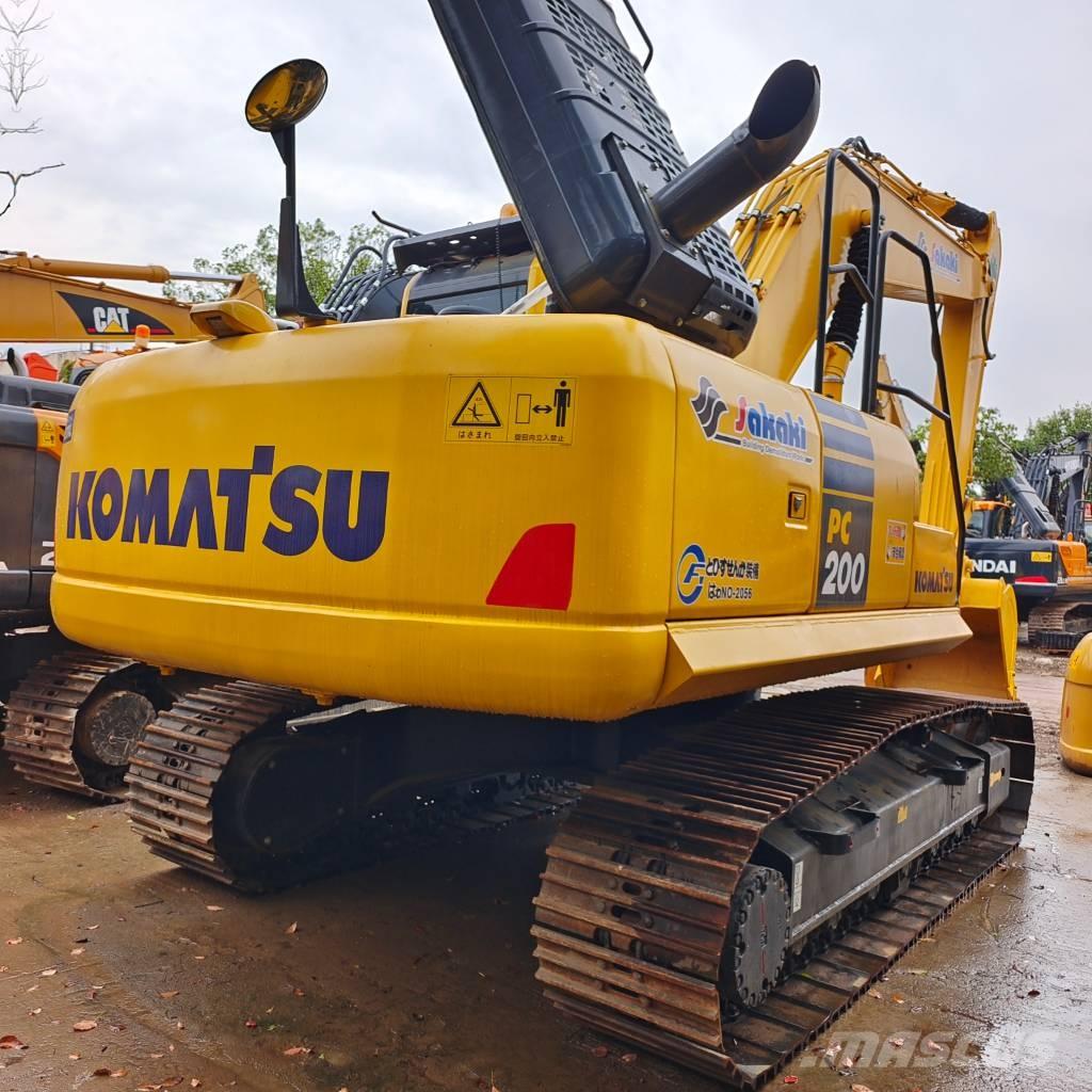 Komatsu PC 200-7 Roomikekskavaatorid