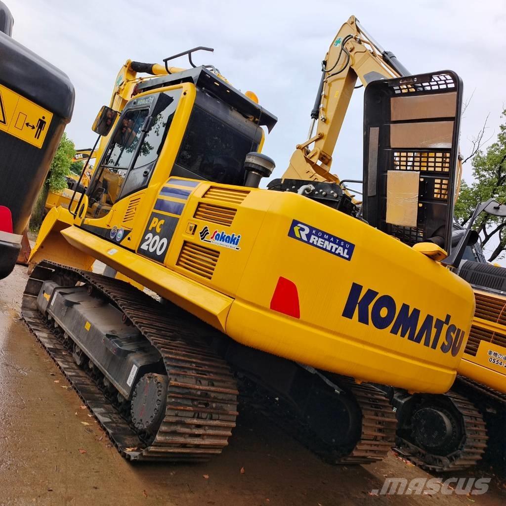 Komatsu PC 200-7 Roomikekskavaatorid