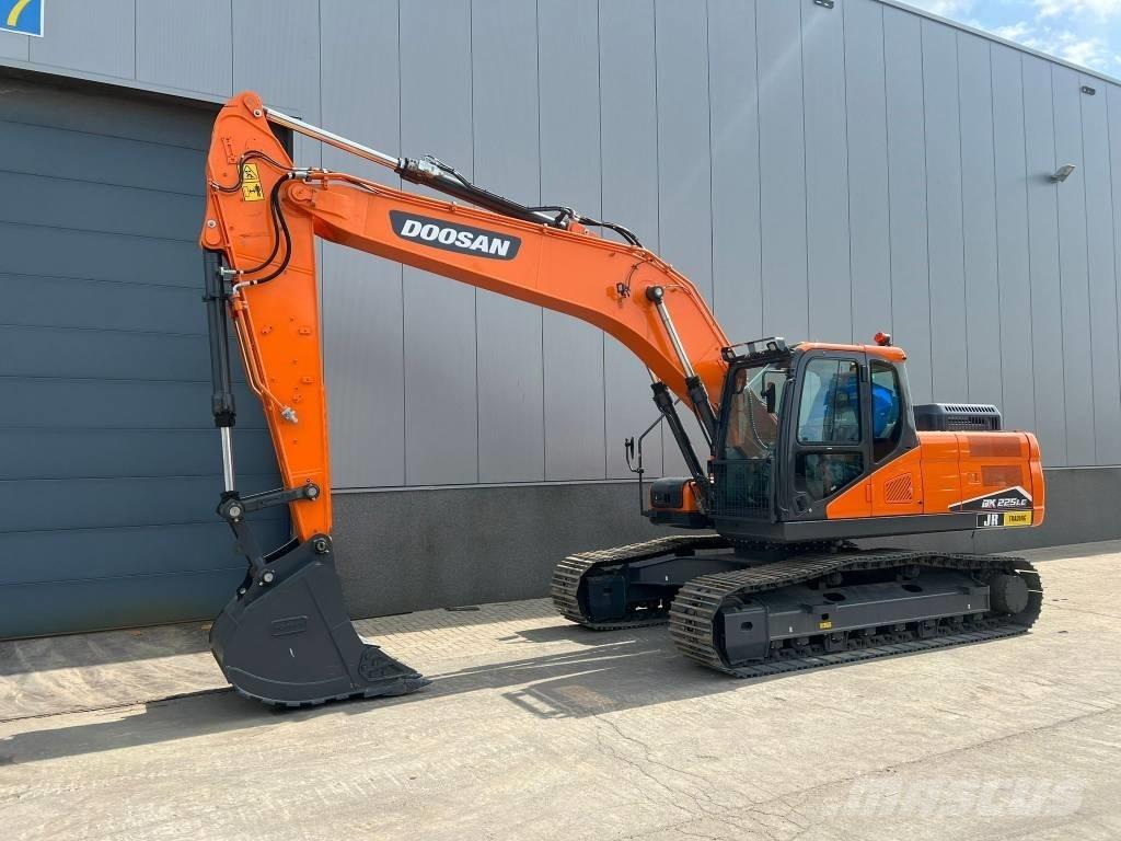 Doosan DX 225 LC-7M Roomikekskavaatorid