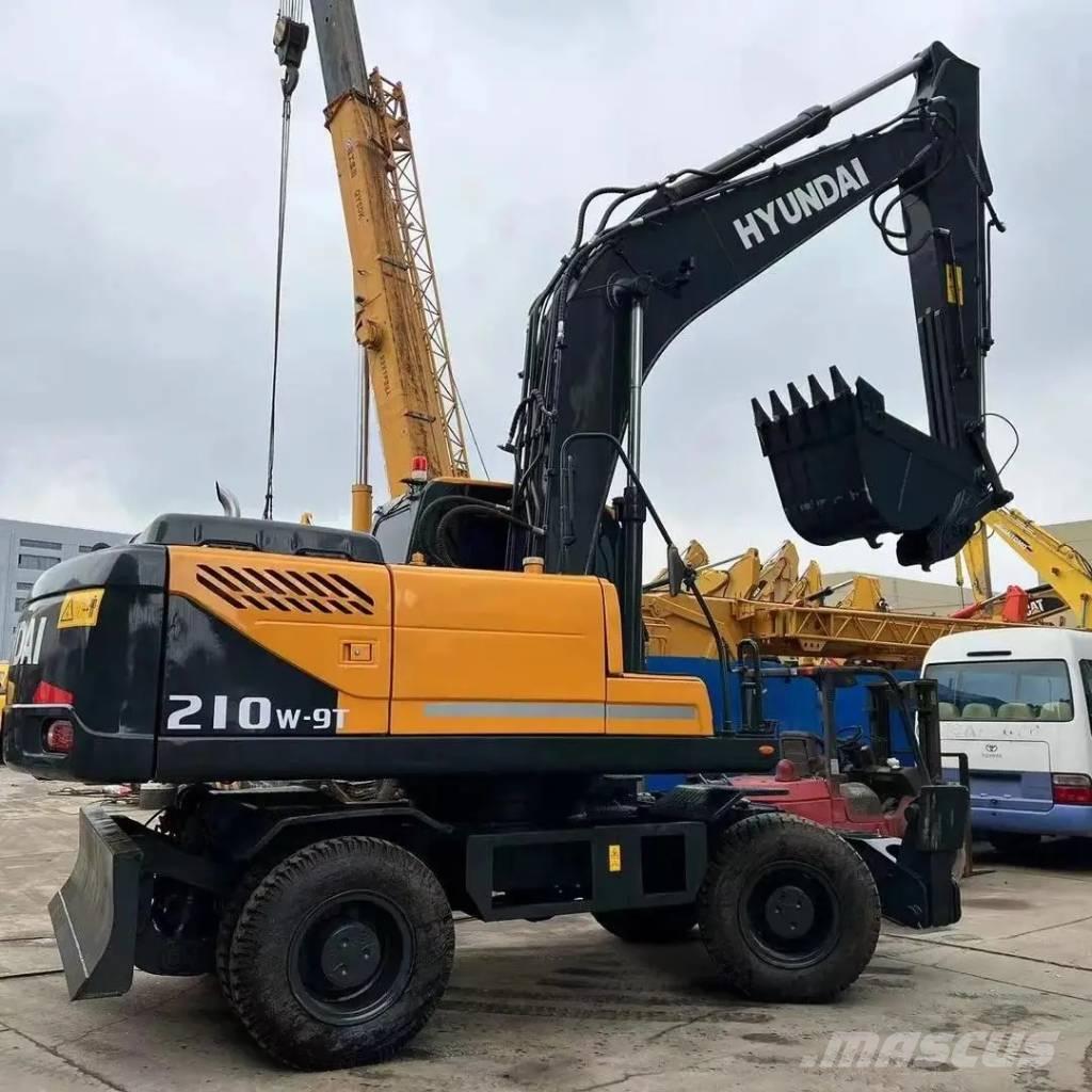 Hyundai R210W-9 Ratasekskavaatorid