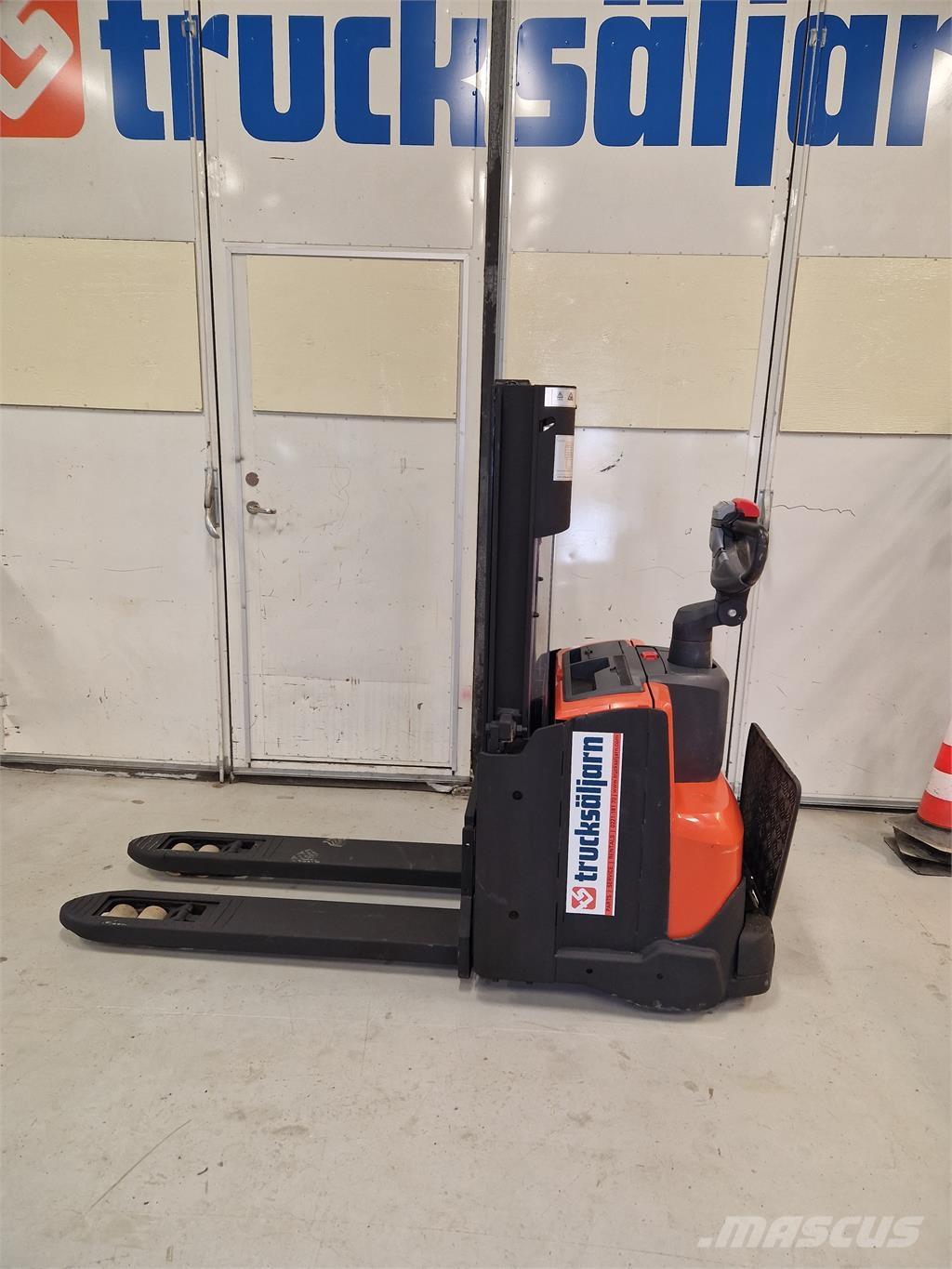 Toyota SWE200D Platvormiga virnastajad