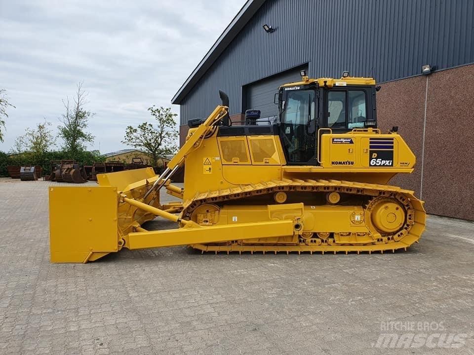 Komatsu D 65 PX-17 Buldooserid