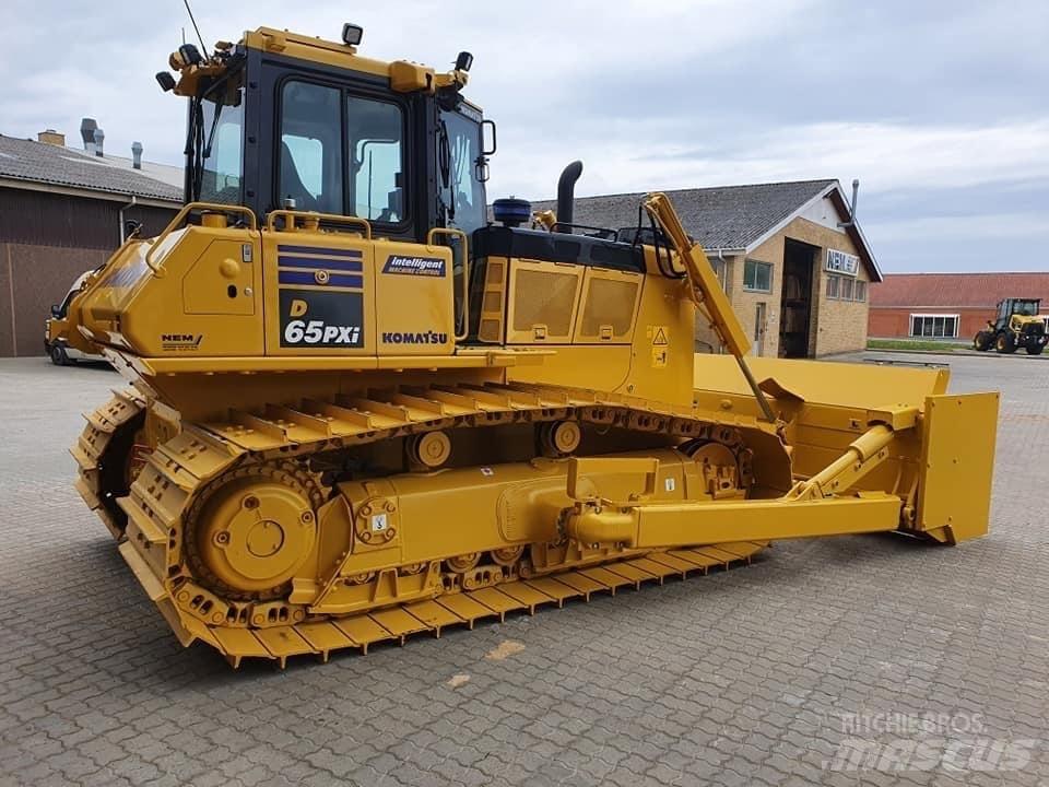 Komatsu D 65 PX-17 Buldooserid