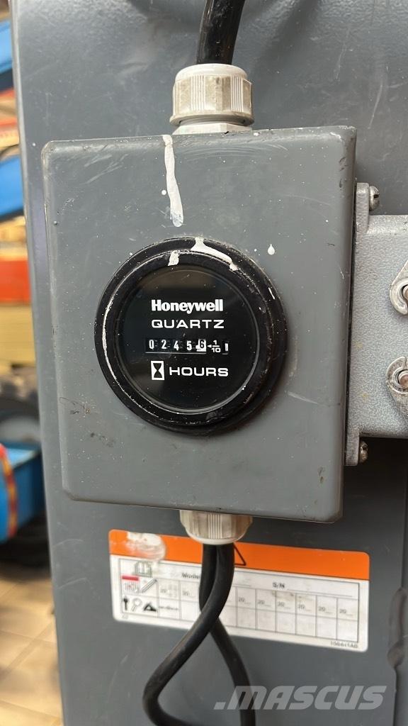 SkyJack SJ 16 Käärtõstukid