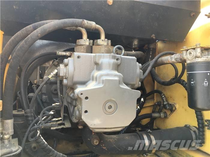 Komatsu PC 200-7 Roomikekskavaatorid