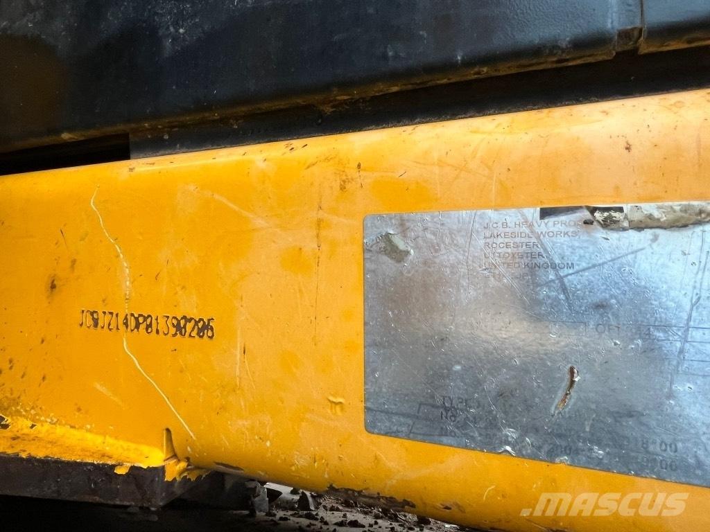 JCB JZ140 with blade Roomikekskavaatorid