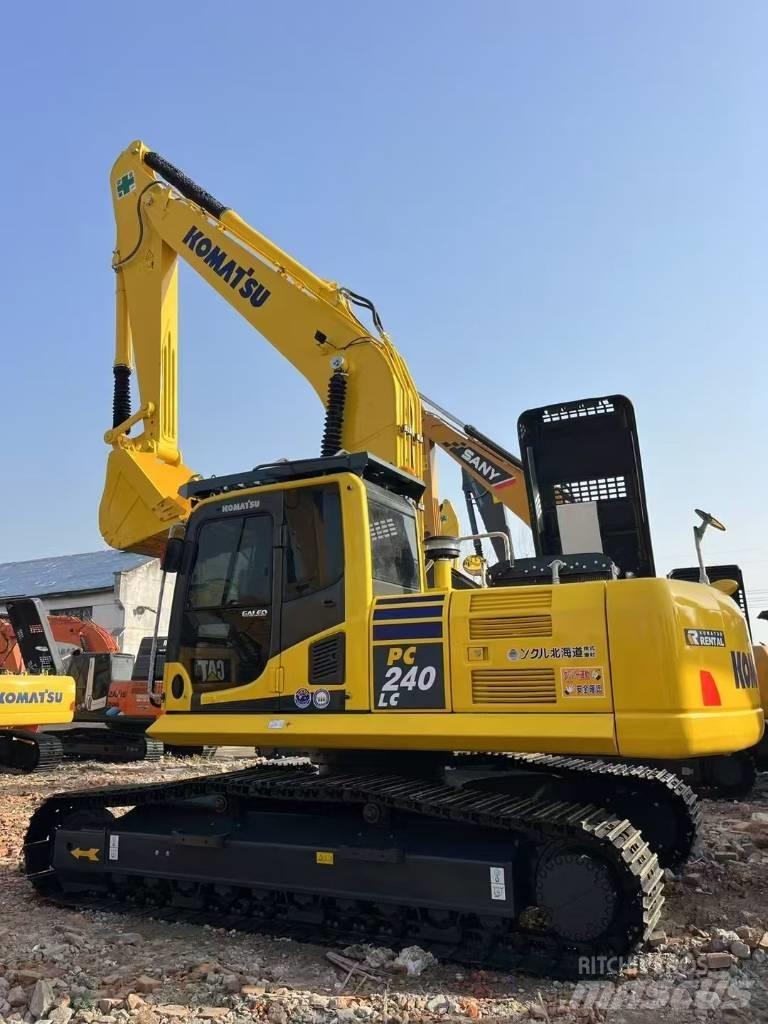 Komatsu 240 LC-8 Roomikekskavaatorid