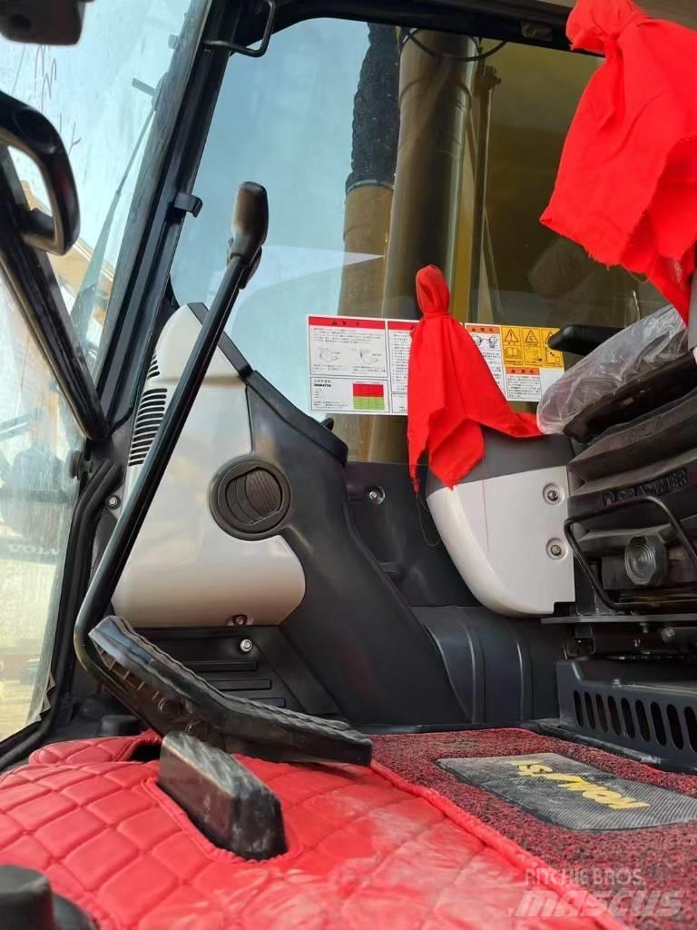 Komatsu 240 LC-8 Roomikekskavaatorid