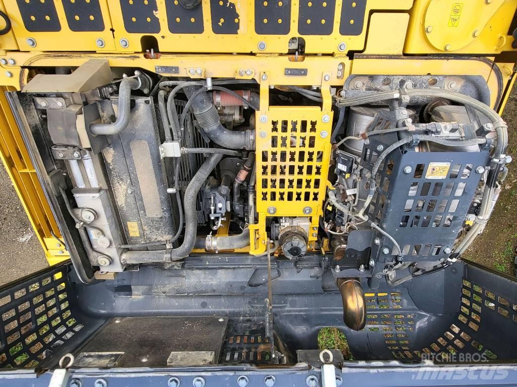 Komatsu PC240NLC-11 Roomikekskavaatorid