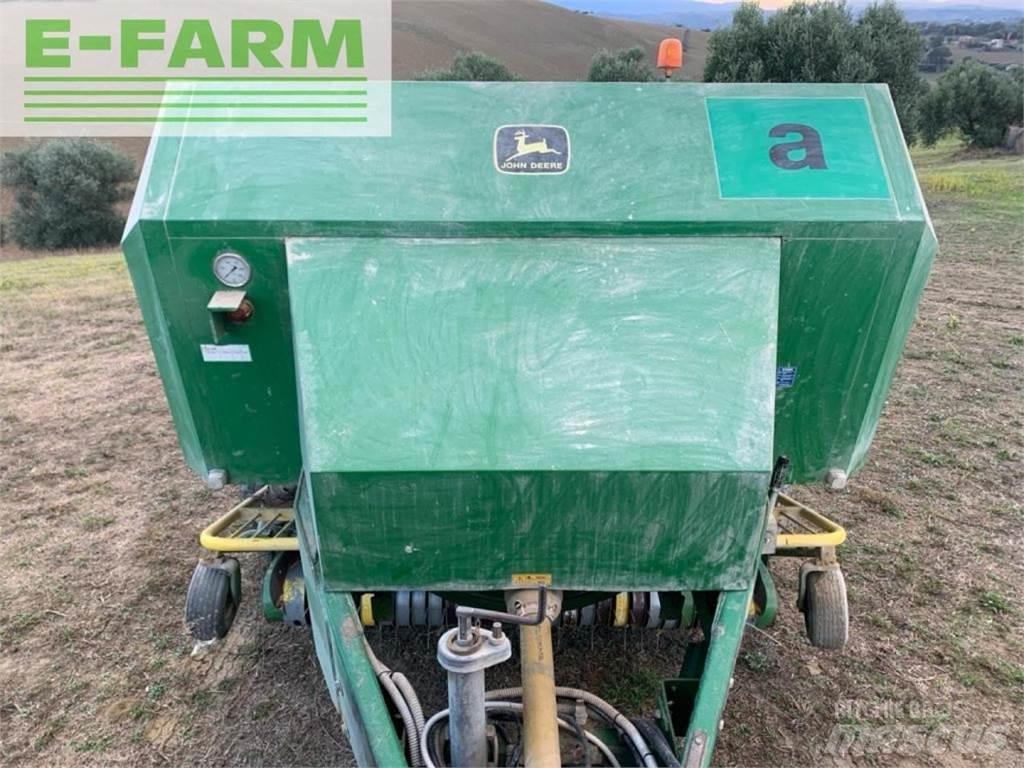 John Deere 690 Heinapressid