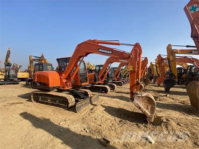 Doosan DX80 Väikeekskavaatorid 7t-12t