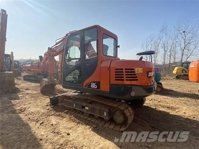 Doosan DX80 Väikeekskavaatorid 7t-12t