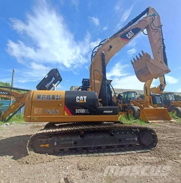 CAT 320D Roomikekskavaatorid