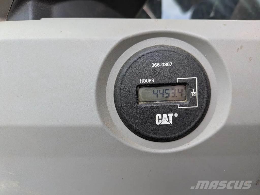 CAT 374F Roomikekskavaatorid