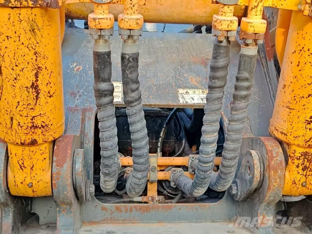 Hyundai R300LC-9S Roomikekskavaatorid