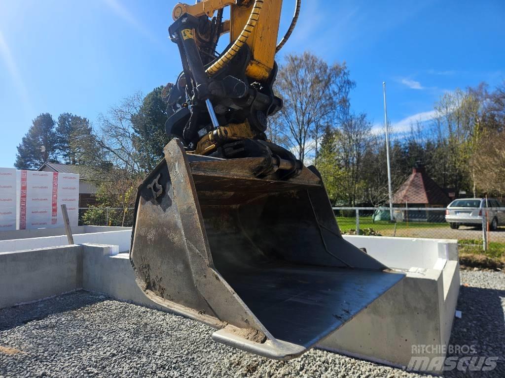JCB 245 XLR Roomikekskavaatorid
