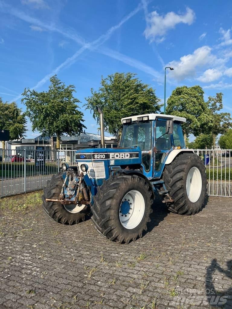 Ford 8210 III Traktorid