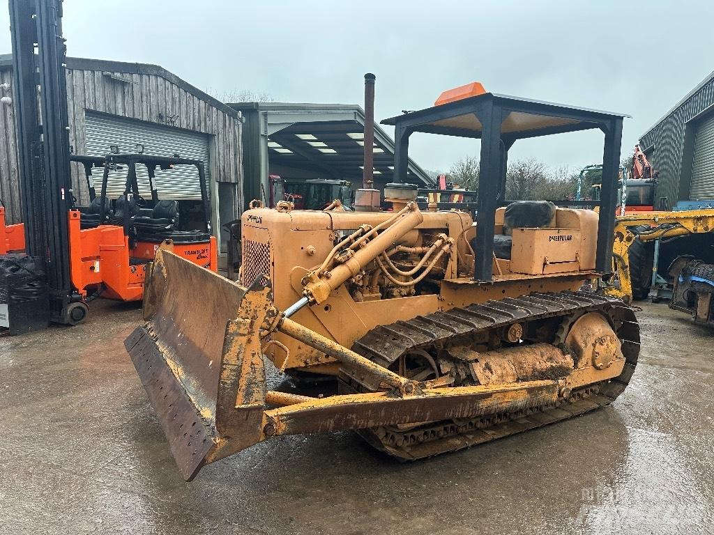 CAT D 4 D Buldooserid