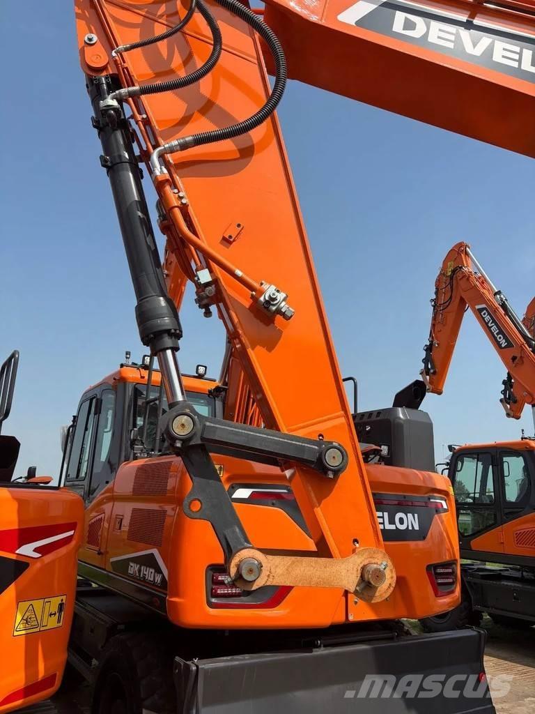 Develon DX255LC-7 Roomikekskavaatorid