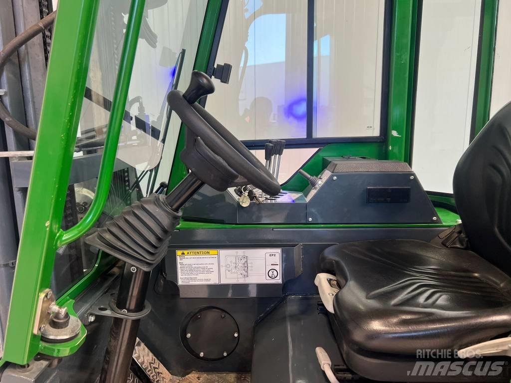 Combilift CBE2500 Neljasuuna lükandmastiga tõstukid