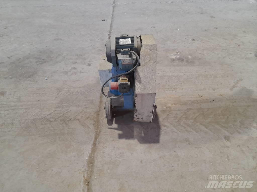 Alba C32L Muu