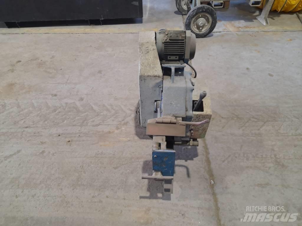 Alba C32L Muu