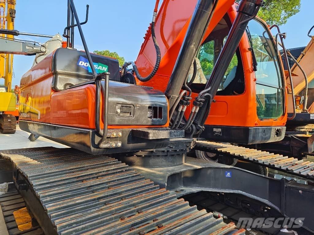 Doosan DX 225 LC Roomikekskavaatorid