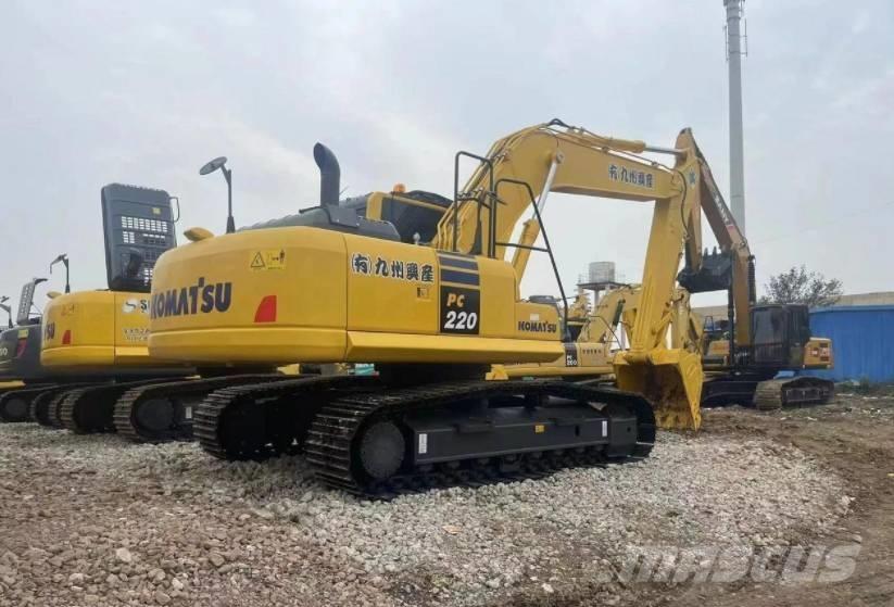 Komatsu 220-8K Roomikekskavaatorid