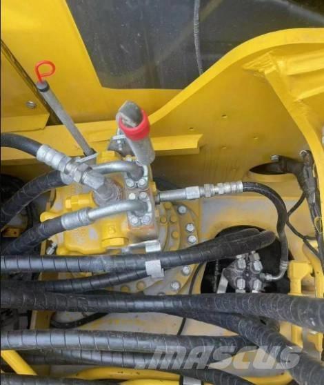 Komatsu 220-8K Roomikekskavaatorid